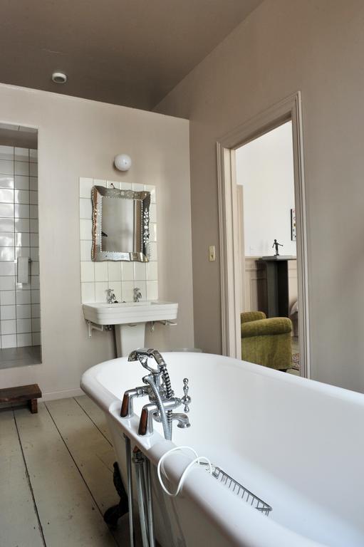 Sgt.Pepper'S Bnb Ixelles Oda fotoğraf